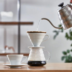 Bee House vs. Hario V60: Which Dripper is Right for You?